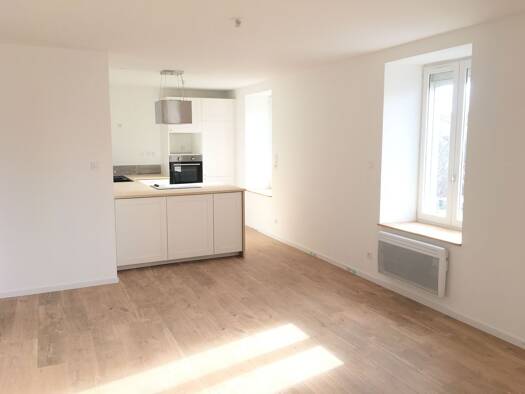 Appartement à louer 820 € 3 pièces 2 chambres 80 m² Étage 1/2 Eglise-Lannouchen-Cité Marine Landivisiau 29400