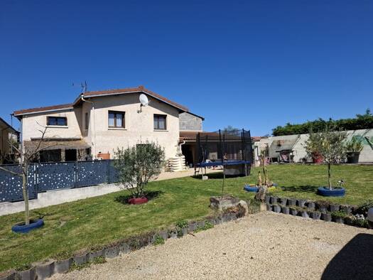 Maison à vendre 252 000 € 5 pièces 4 chambres 137 m² 1 008 m² de terrain Lezoux 63190