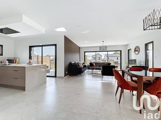 Maison à vendre 514 000 € 6 pièces 4 chambres 172 m² 410 m² de terrain La Chapelle-des-Fougeretz 35520