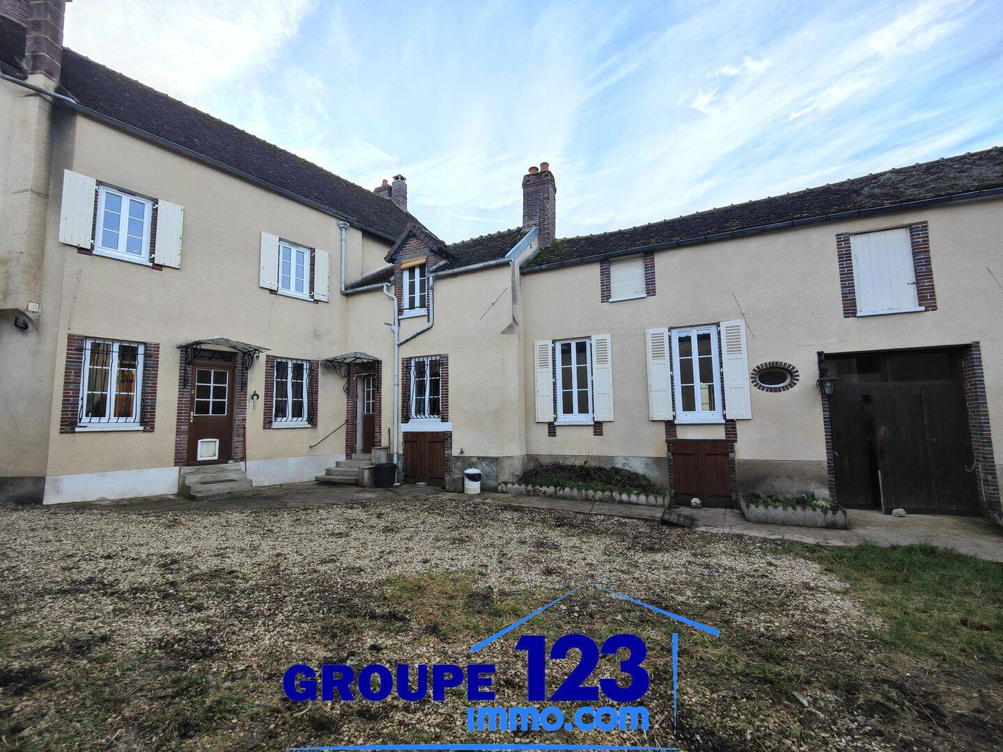 Maison 9 pièces 205 m² · à Bussy-en-Othe · 205 m² · 149 900 €