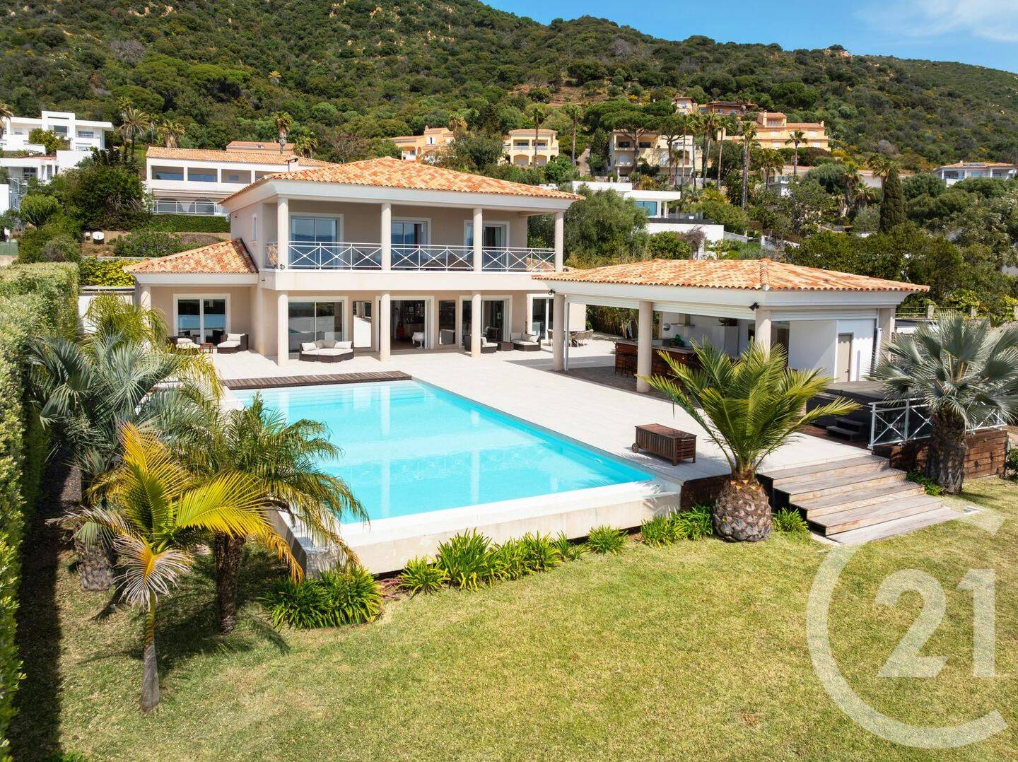 Maison 8 pièces 340 m² · à Ajaccio · 340,1 m² · 3 450 000 €