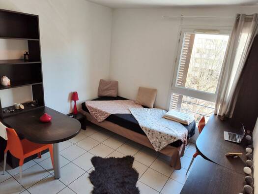 Colocation à louer 475 € 1 pièce 19 m² disponible dès maintenant Champ de Mars Toulon 83100