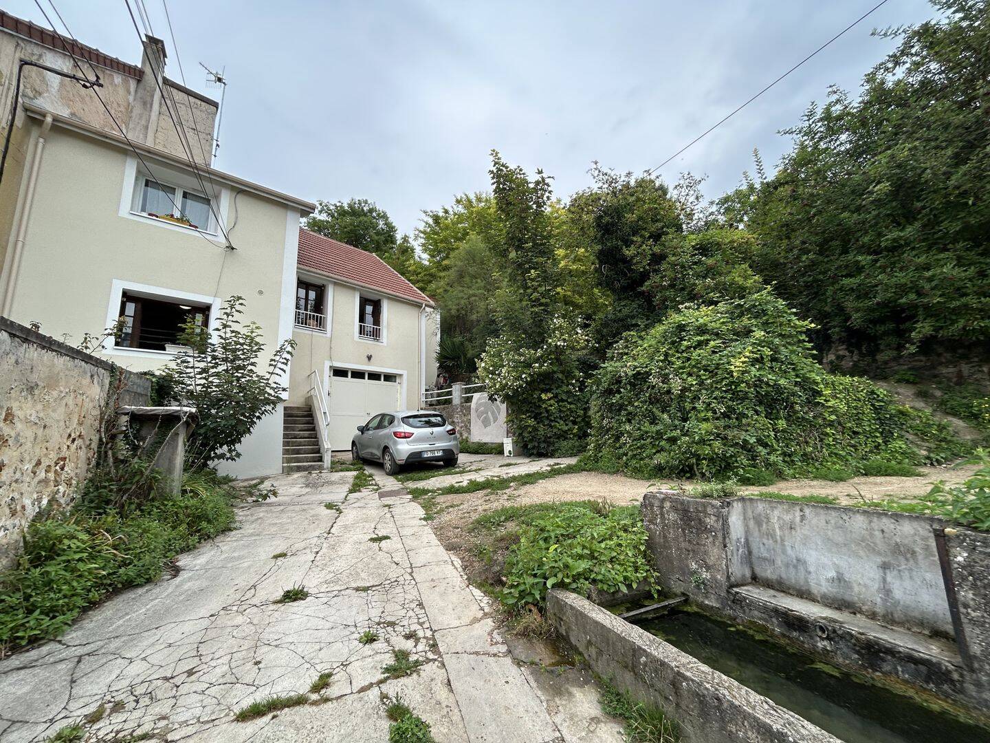 À Crouttes-Sur-Marne (02), immeuble pour investisseur
