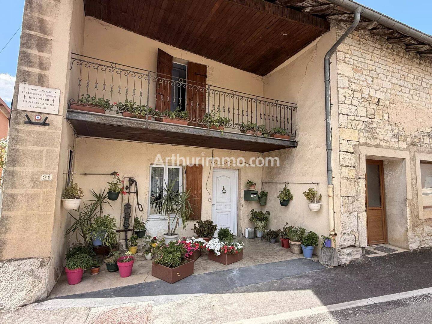Maison 7 pièces 137 m² · à Crotenay · 137 m² · 115 000 €