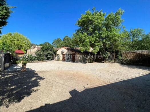 Villa à vendre 750 000 € 9 pièces 6 chambres 252 m² Saint-Zacharie 83640