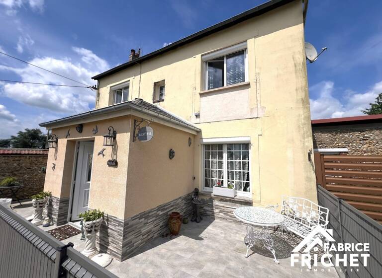 Maison à vendre 357 000 € 6 pièces 3<br/>chambres 134 m²<br/>superficie 6 143 m²<br/>terrain Pacy-sur-Eure 27120