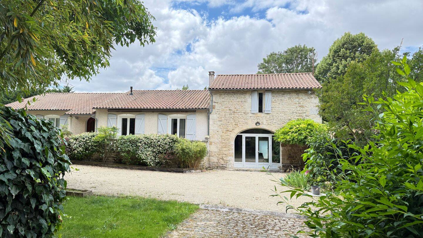 Maison 7 pièces 201 m² · à Vouillé · 201 m² · 399 000 €