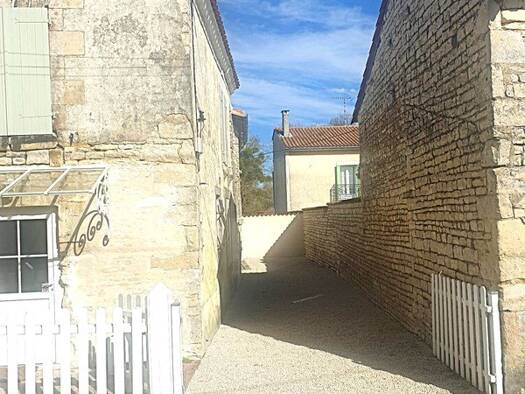 Maison à vendre 104 025 € 4 pièces 3 chambres 80 m² 150 m² de terrain Aigre 16140