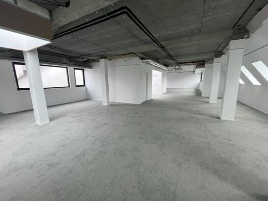 Espace bureau à louer 3 526 € 235 m² de bureaux Centre Ville Ouest Landerneau 29800