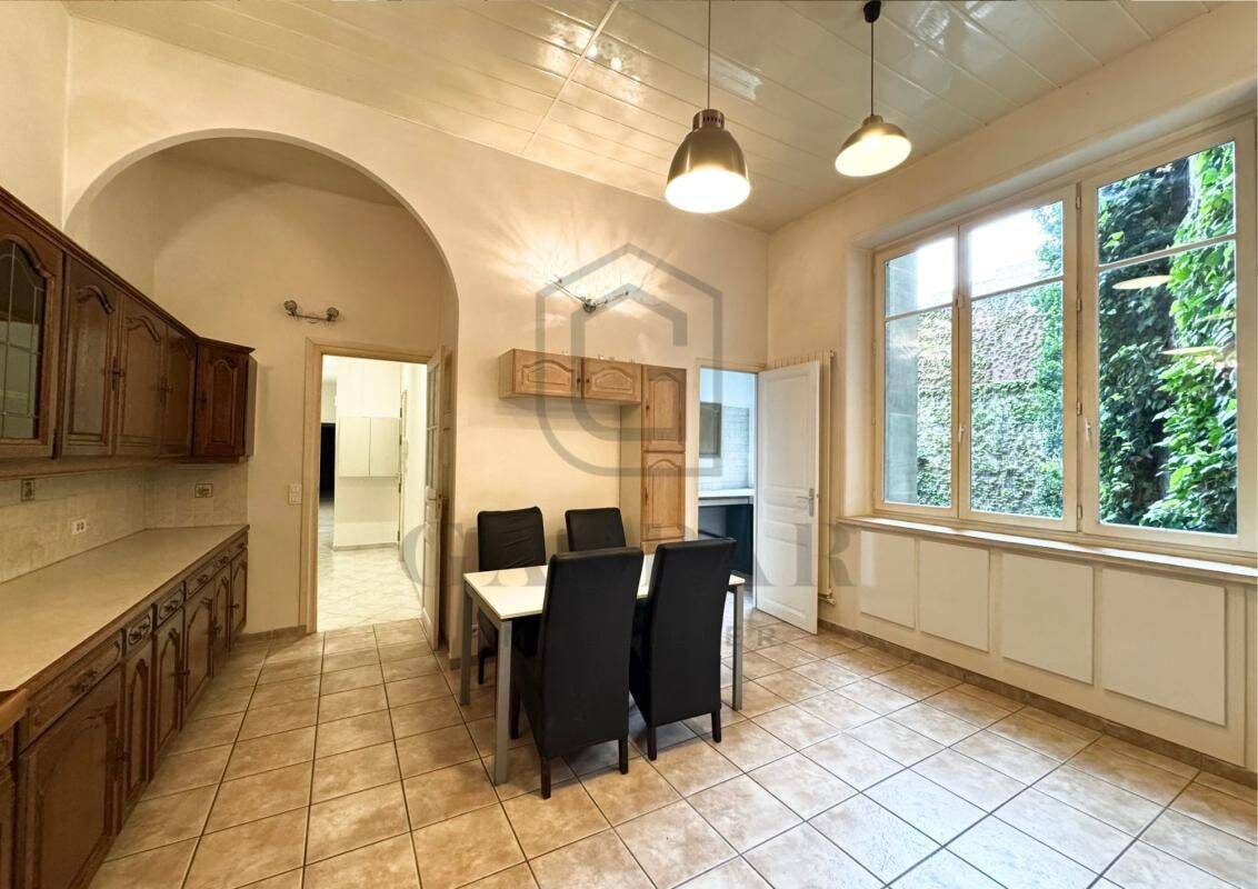 Appartement 3 pièces 102 m² · à Paris 17ème Arrondissement · 102 m² · 2 400 €