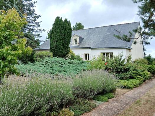 Maison à vendre 682 500 € 8 pièces 6 chambres 152 m² 2 636 m² de terrain Saint-Melaine-sur-Aubance 49610