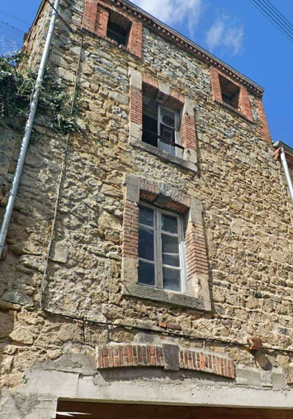 Maison 1 pièce 120 m² · à Thiers · 120 m² · 19 900 €