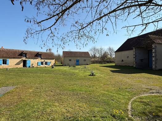 Ferme à vendre 315 000 € 9 pièces 4 chambres 213 m² 16 740 m² de terrain Champillet 36160
