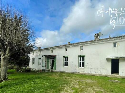 Maison à vendre 128 800 € 3 pièces 2 chambres 116 m² Saint-Genis-de-Saintonge 17240