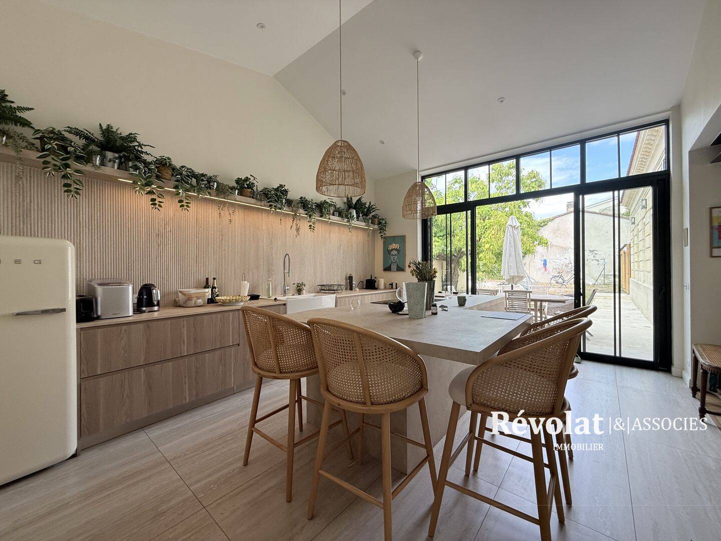 Maison 5 pièces 181 m² · à Eysines · 181,3 m² · 2 500 €