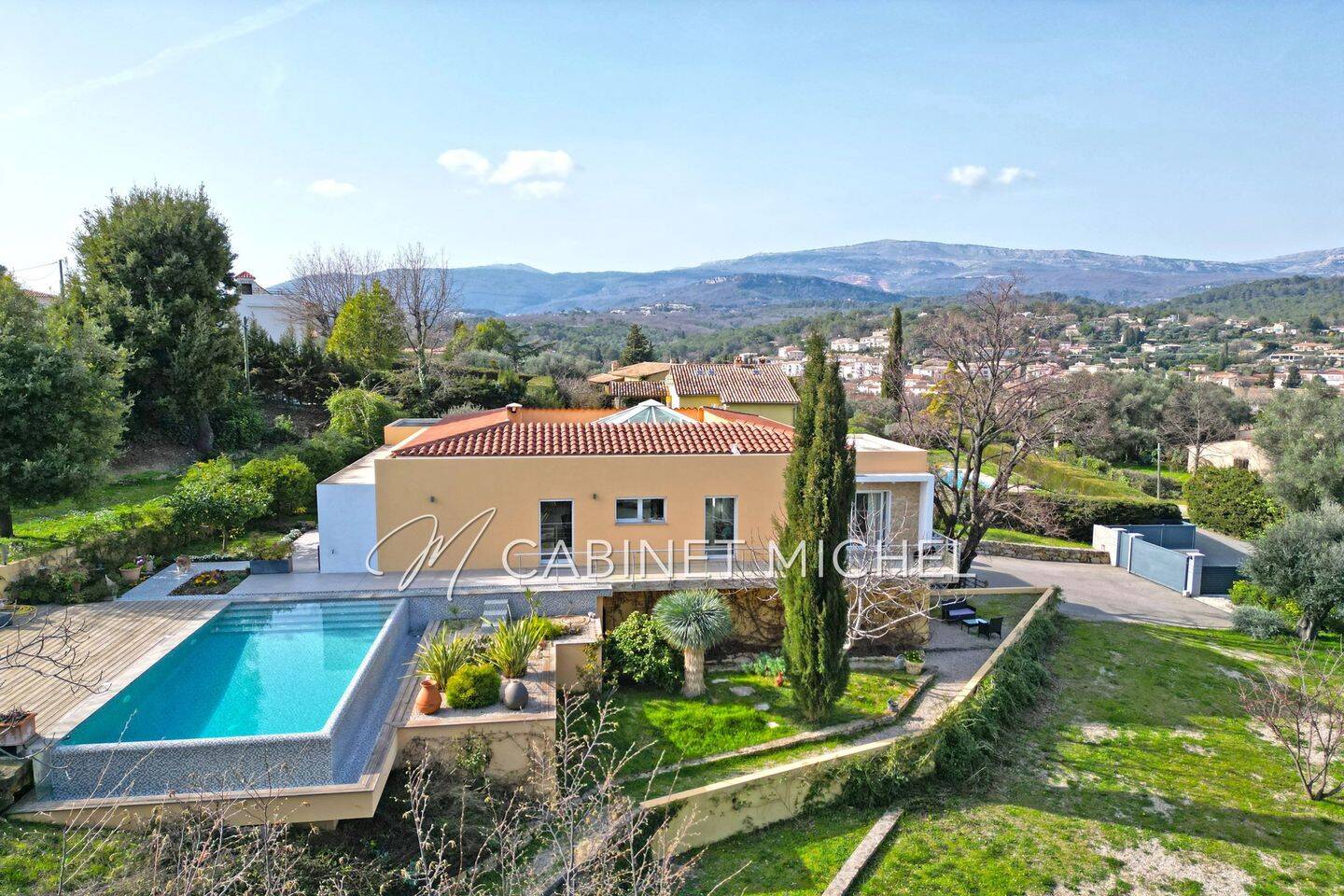 Maison 5 pièces 217 m² · à Le Rouret · 217,4 m² · 1 995 000 €