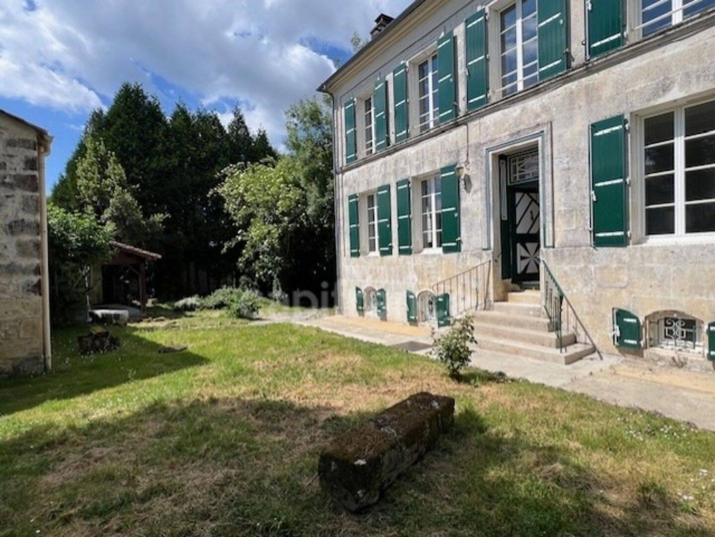 Maison 7 pièces 260 m² · à Bussac-sur-Charente · 260 m² · 179 500 €