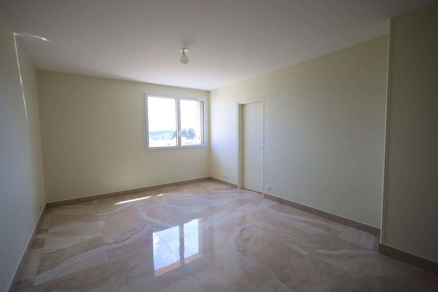 Appartement 4 pièces 74 m² · à Le Plessis-Robinson · 74 m² · 294 000 €