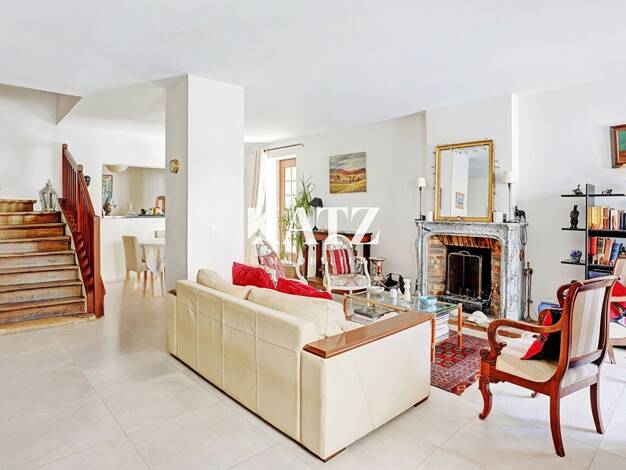 Maison à vendre 1 290 000 € 8 pièces 5 chambres 176 m² 123 m² de terrain Garches 92380