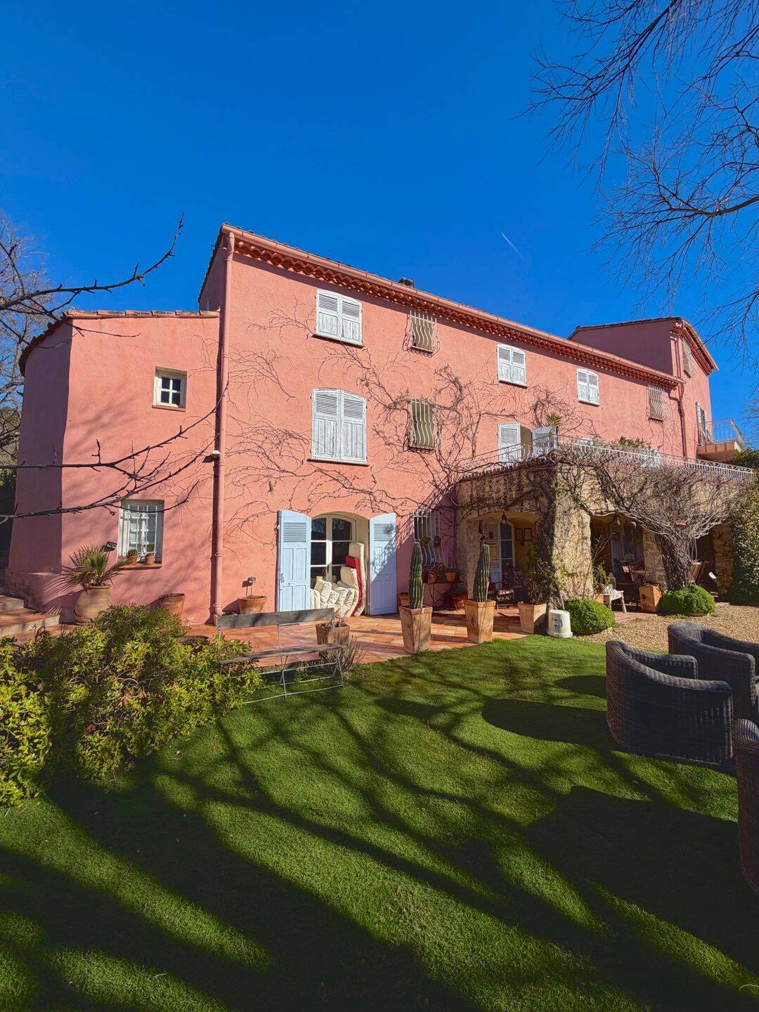Maison 11 pièces 360 m² · à Entrecasteaux · 360 m² · 1 000 000 €