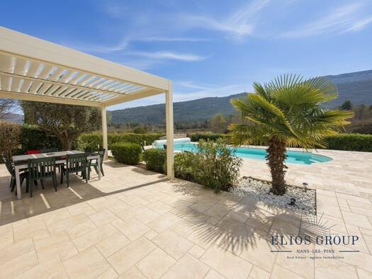 Villa à vendre 710 000 € 5 pièces 3 chambres 140 m² 2 000 m² de terrain Nans-les-Pins 83860