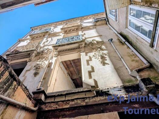 Immeuble à vendre 1 150 000 € 1 268 m² École Joseph Bara-Groupe scolaire Carnot-Hôtel de Ville Agen 47000