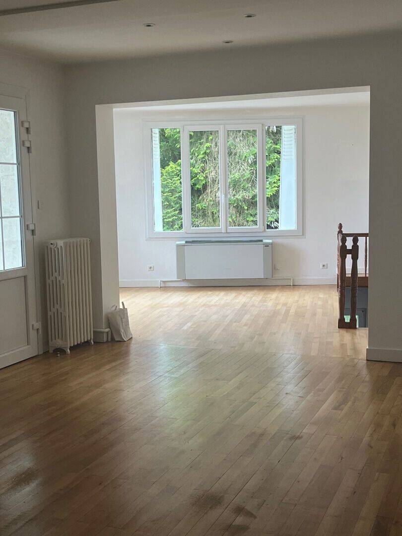 Maison 5 pièces 129 m² · à Pocé-sur-Cisse · 129 m² · 923 €