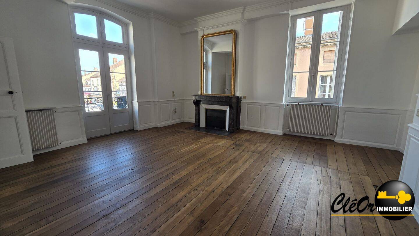 Appartement 6 pièces 155 m² · à Louhans · 155 m² · 800 €