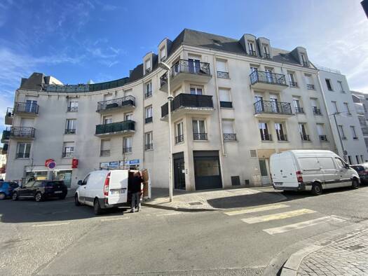 Local commercial à vendre 237 000 € 56,9 m² de surface de vente Vert Galant Villepinte 93420