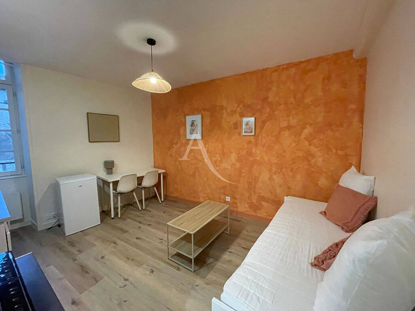 Appartement 1 pièce 18 m² · à Fontenay-le-Comte · 17,8 m² · 450 €/mois