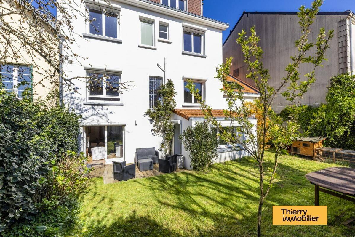 Maison 8 pièces 220 m² · à Nantes · 220 m² · 748 800 €