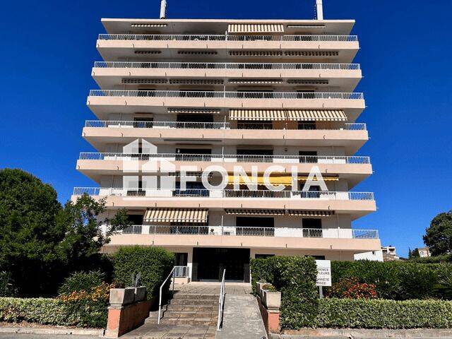 Appartement 3 pièces 80 m² · à Sanary-sur-Mer · 79,7 m² · 1 290 €