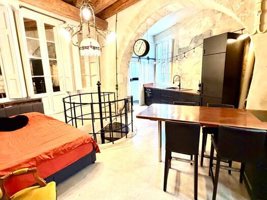 Duplex à vendre 250 000 € 4 pièces 2 chambres 107 m² RDC Zone Pietonne Avignon 84000