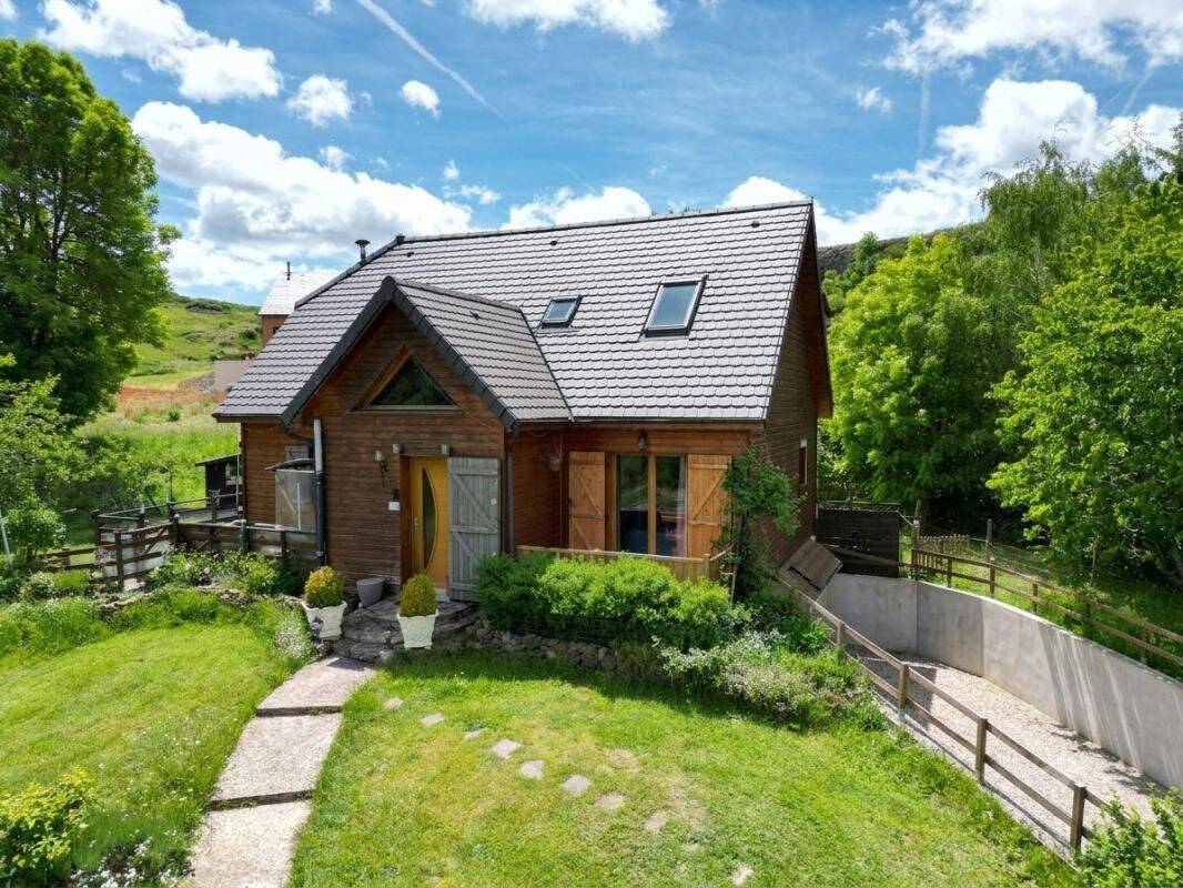 Coup de cœur sur l'Aubrac : Chalet de charme avec vue sur les pl