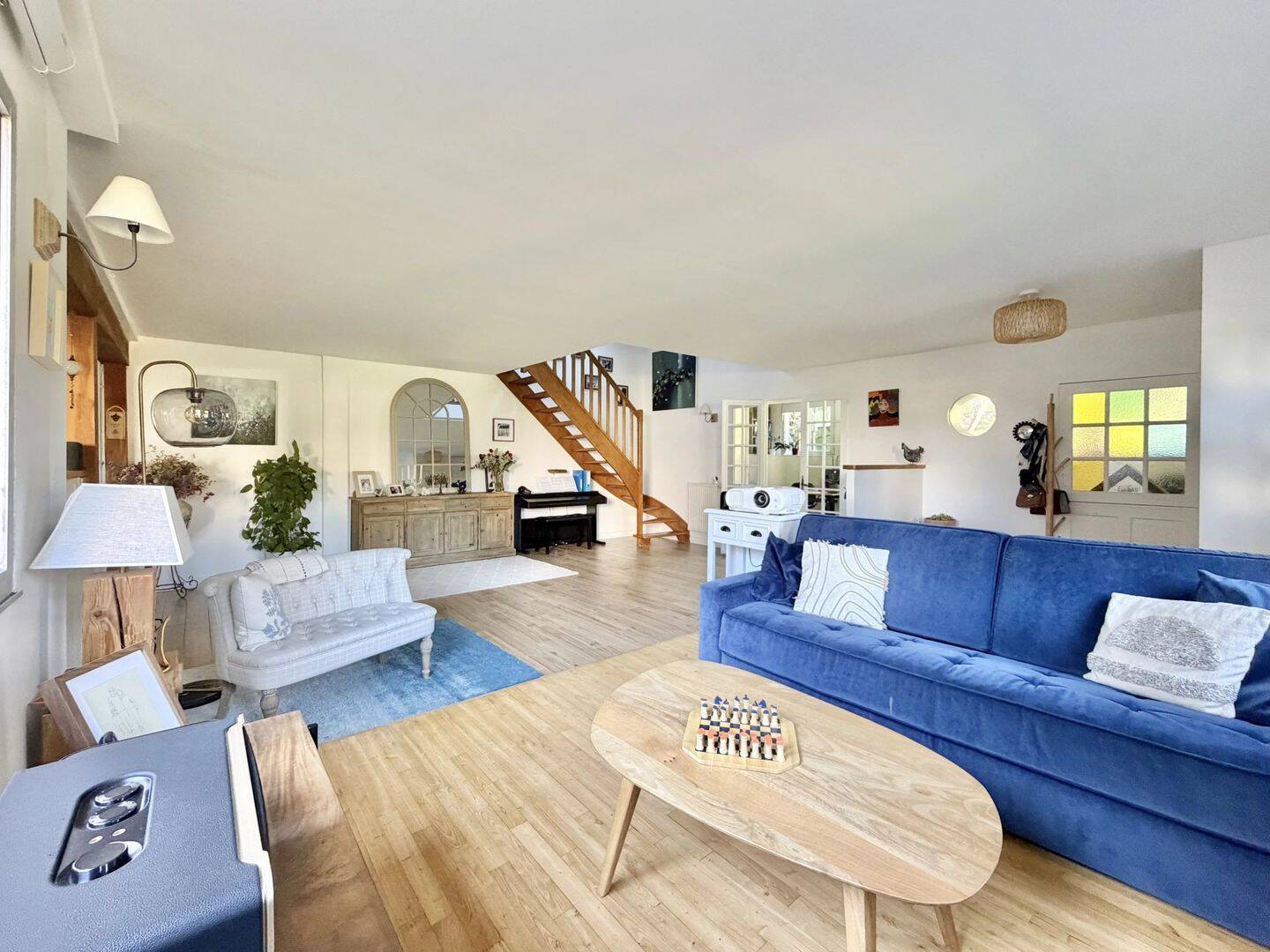 Maison 6 pièces 147 m² · à Verrières-le-Buisson · 147,4 m² · 2 350 €