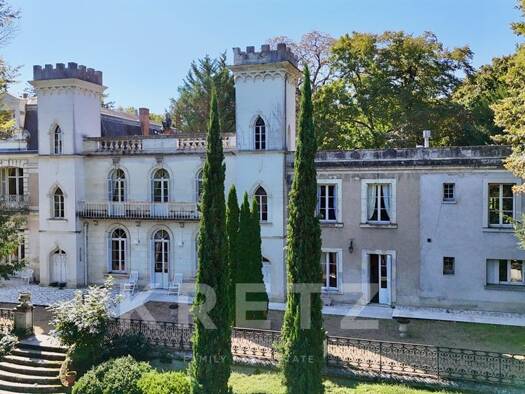 Château à vendre 2 236 000 € 19 pièces 8 chambres 640 m² 5 684 m² de terrain Historique Saint-Cyr-sur-Loire 37540