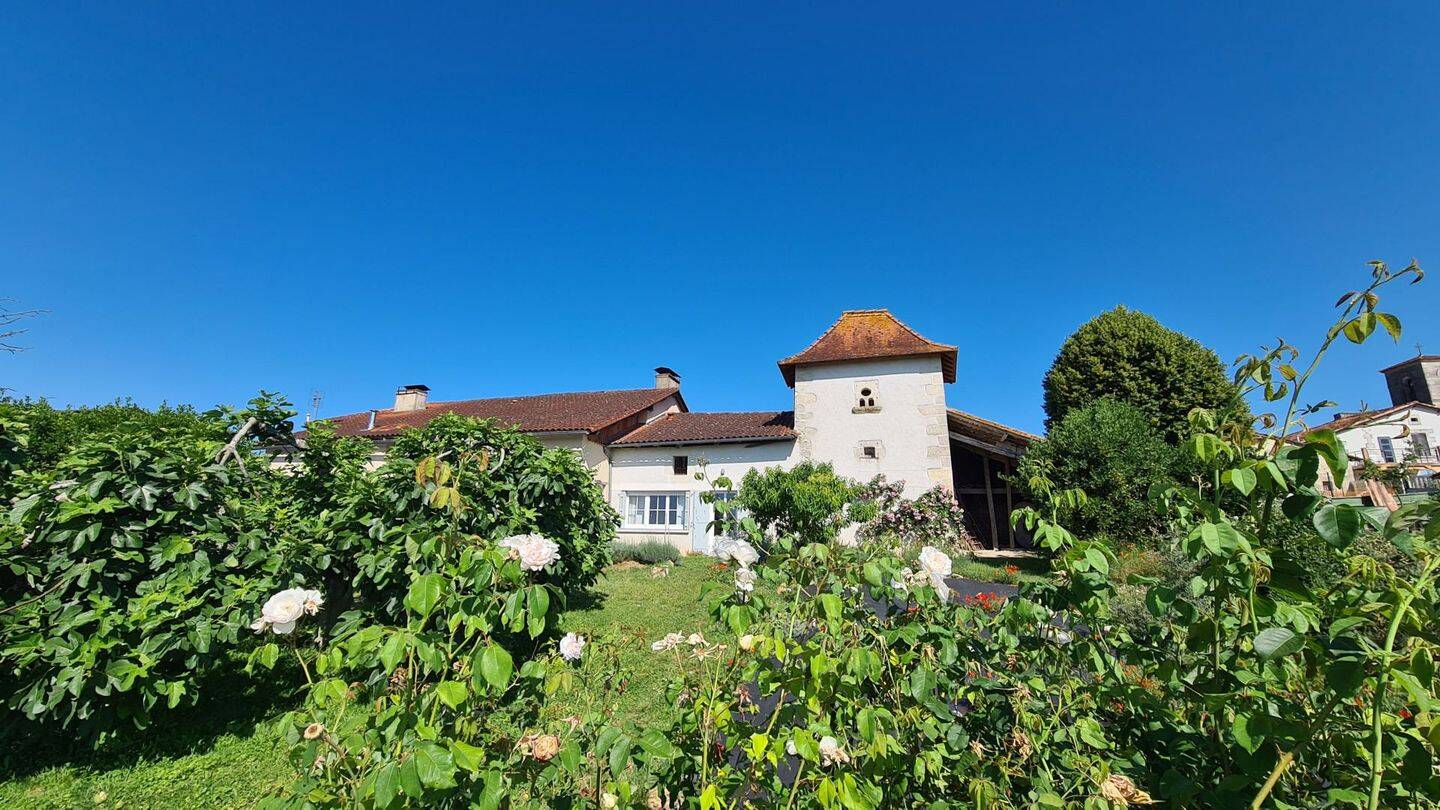 Maison 208 m² · à Les Essards · 208 m² · 278 000 €