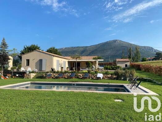 Maison de plain-pied à vendre 549 500 € 5 pièces 3 chambres 155 m² 2 200 m² de terrain La Roque-Esclapon 83840