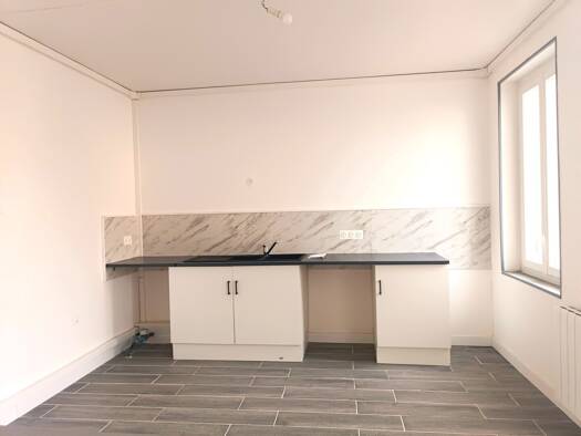 Maison à vendre 86 800 € 4 pièces 3 chambres 85 m² Ainay-le-Château 03360