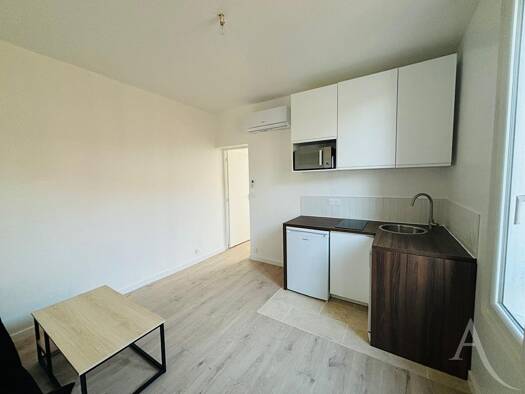 Appartement à louer 750 € 2 pièces 1 chambre 25 m² 1er étage Gassicourt Mantes-la-Jolie 78200