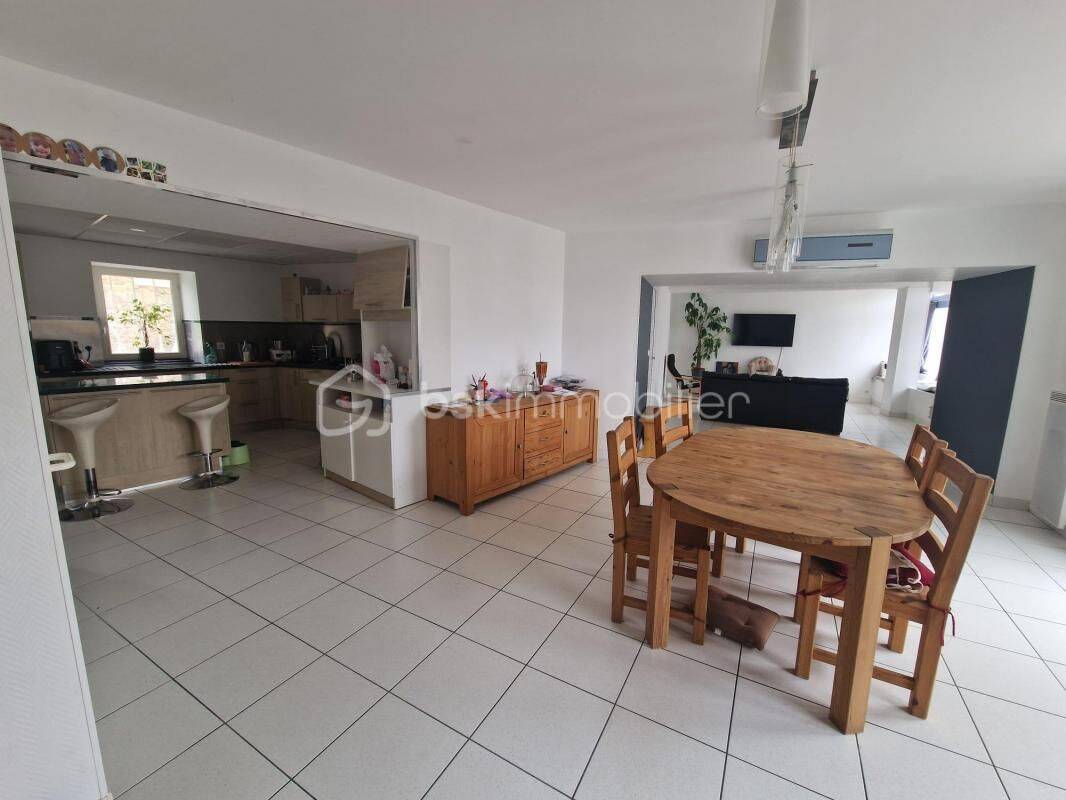 Maison 9 pièces 271 m² · à Louvigné-de-Bais · 271 m² · 290 000 €