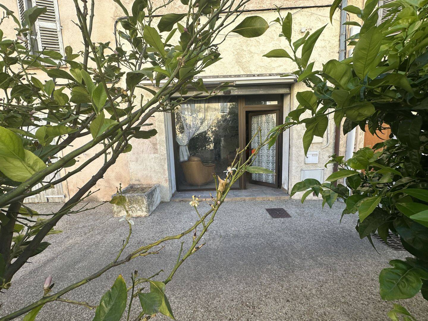 Appartement 3 pièces 83 m² · à Solliès-Pont · 83 m² · 180 000 €