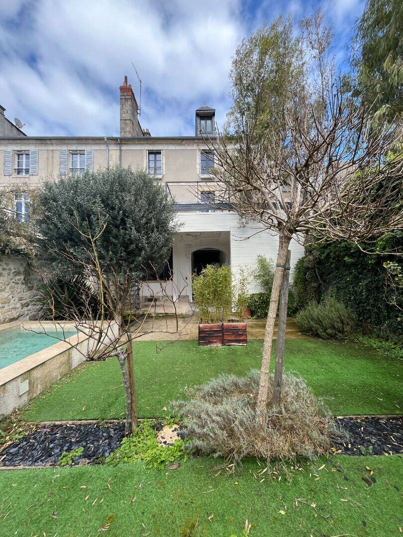 Maison 9 pièces 284 m² · à Bourges · 284,4 m² · 520 000 €