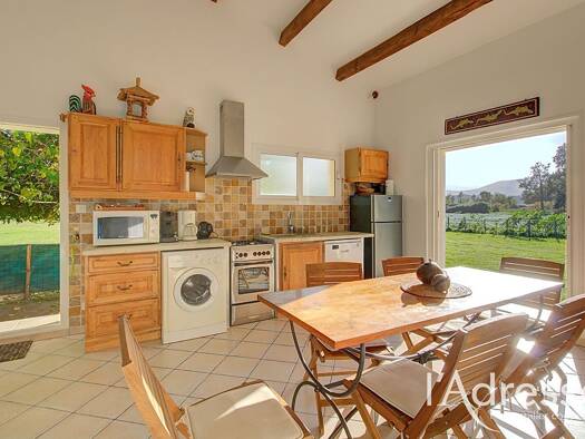 Appartement à louer 930 € 3 pièces 2 chambres 52 m² RDC Sorbo-Ocagnano 20213