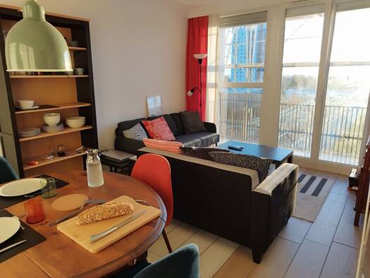 Appartement à louer 635 € 4 pièces 3 chambres 70 m² Étage 1/10 Palmer Cenon 33150