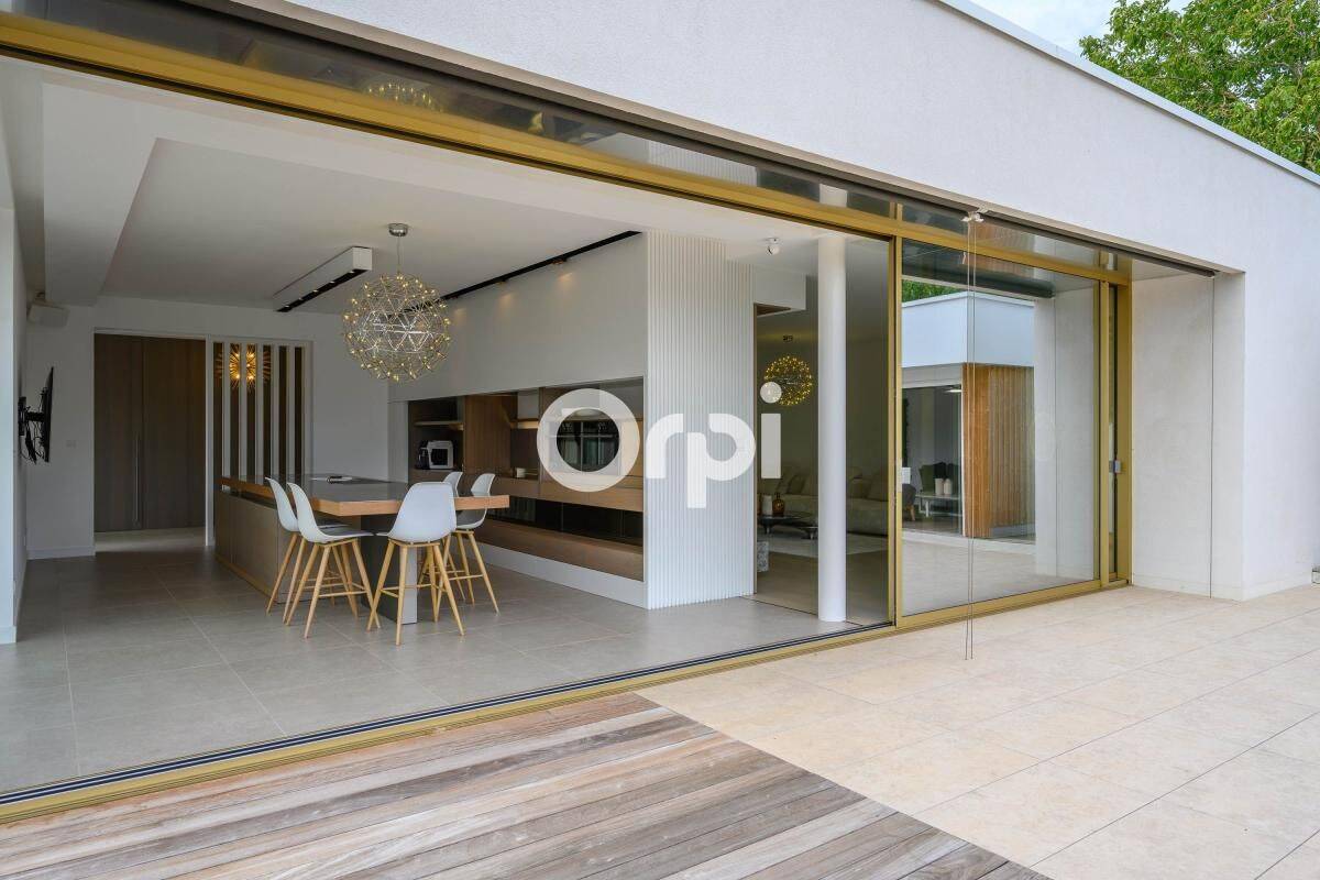 Maison 5 pièces 260 m² · à Lens · 260 m² · 1 090 000 €