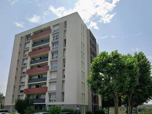 Appartement à louer 691 € 3 pièces 2 chambres 82,5 m² 1er étage Montélimar 26200