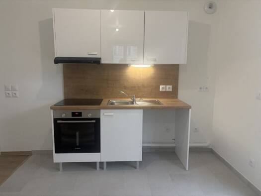 Appartement à louer 850 € 1 pièce 27,8 m² Étage 4/4 Abbé Niort-Jean Moulin Le Blanc-Mesnil 93150