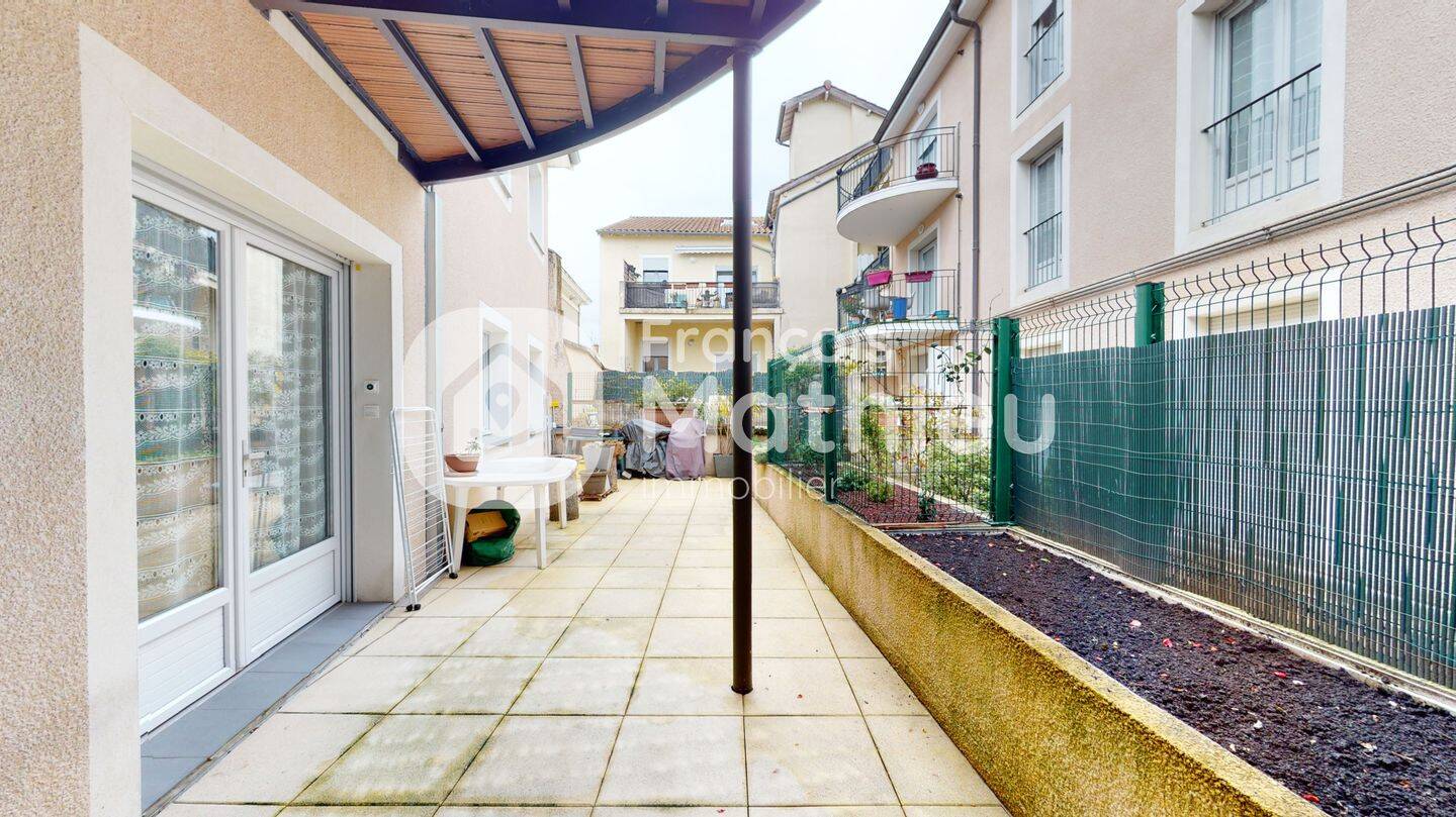 Chatillon-sur-Chalaronne - Appartement T3 avec terrasse et garag