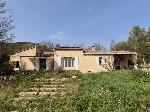 Maison à vendre 676 000 € 6 pièces 4 chambres 137 m² 5 000 m² de terrain Mérindol 84360